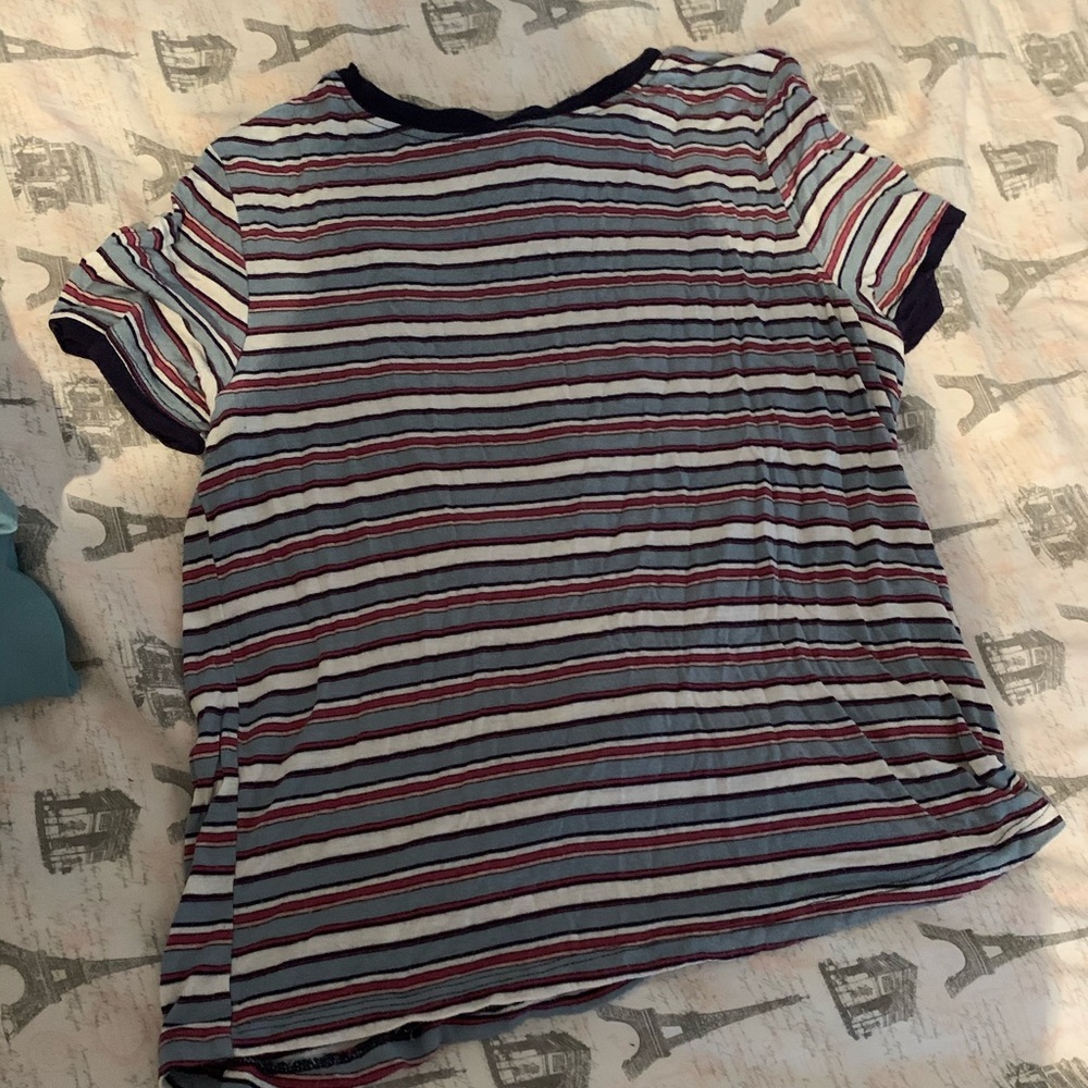 T - Shirt .